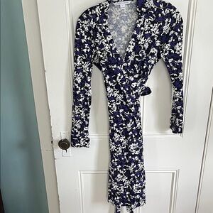 Diane Von Furstenberg Purple and White Patterned Dress
